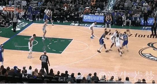 里德强突内线 转身勾手精准命中