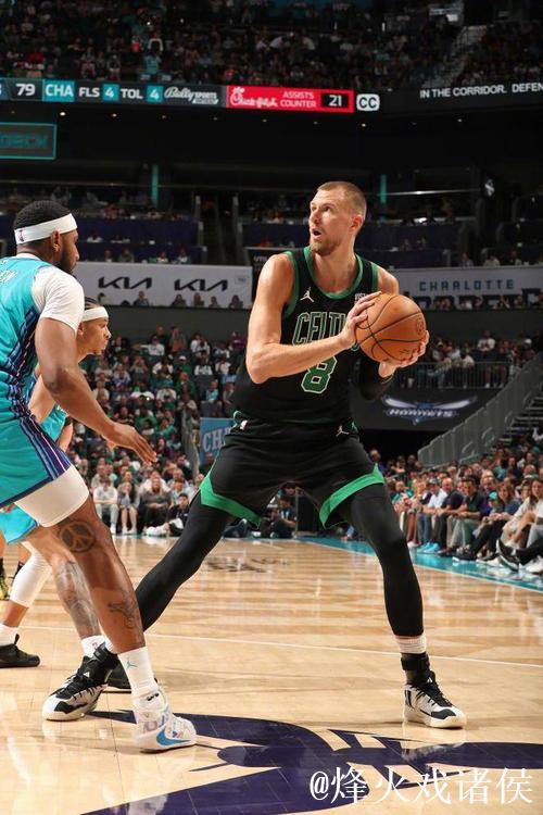 绿军四连胜击溃雄鹿三连败 状元榜眼对决仅19中4