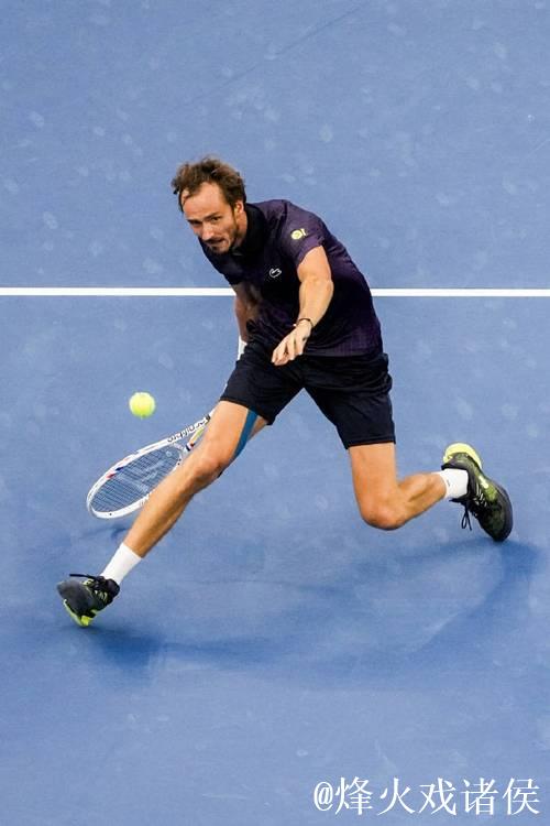 梅德韦杰夫决胜盘退赛 勒纳-钱首次闯入巡回赛决赛 梅德韦杰夫决胜盘退赛 勒纳-钱首次闯入巡回赛决赛